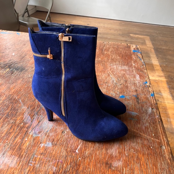 Avenue faux suede blue booties - Picture 3 of 8